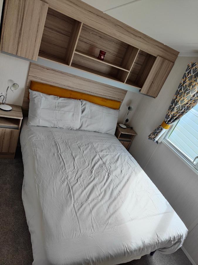 J6 Static Caravan, Fairway Holiday Park Сэнддаун Экстерьер фото