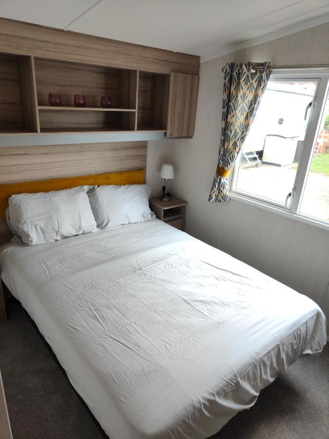 J6 Static Caravan, Fairway Holiday Park Сэнддаун Экстерьер фото